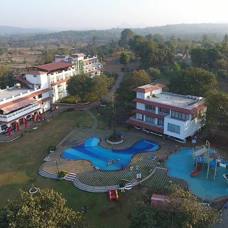 Khanvel Resort Силваса Екстериор снимка