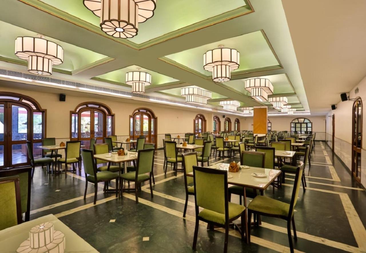 Khanvel Resort Силваса Екстериор снимка