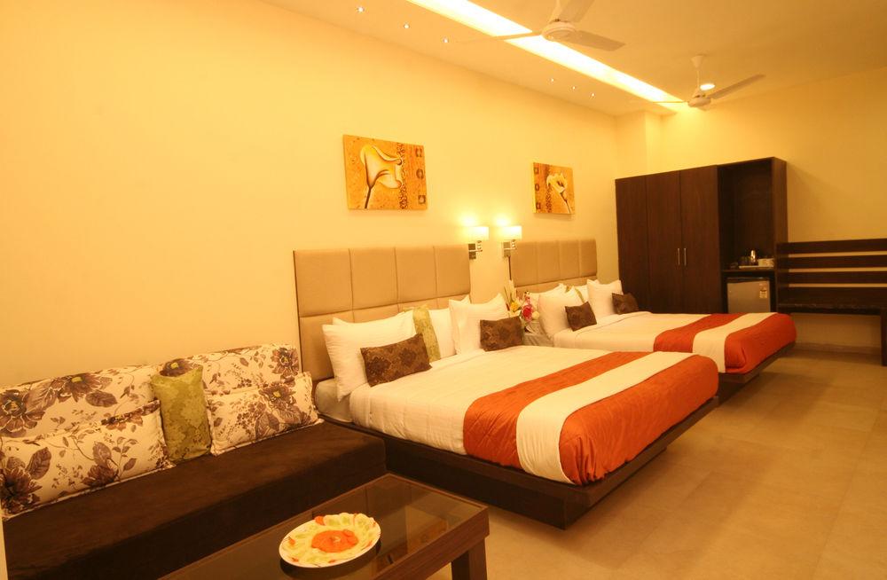 Khanvel Resort Силваса Екстериор снимка
