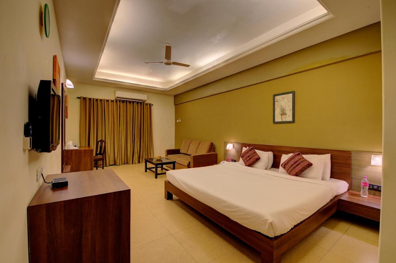 Khanvel Resort Силваса Екстериор снимка