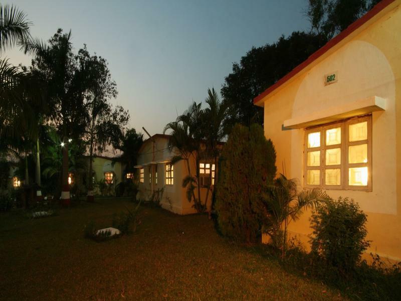 Khanvel Resort Силваса Екстериор снимка