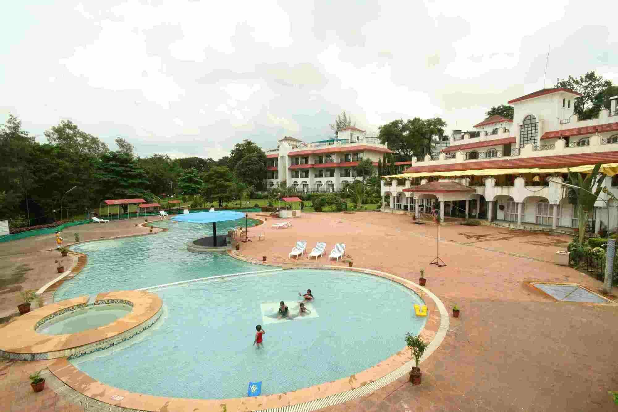 Khanvel Resort Силваса Екстериор снимка