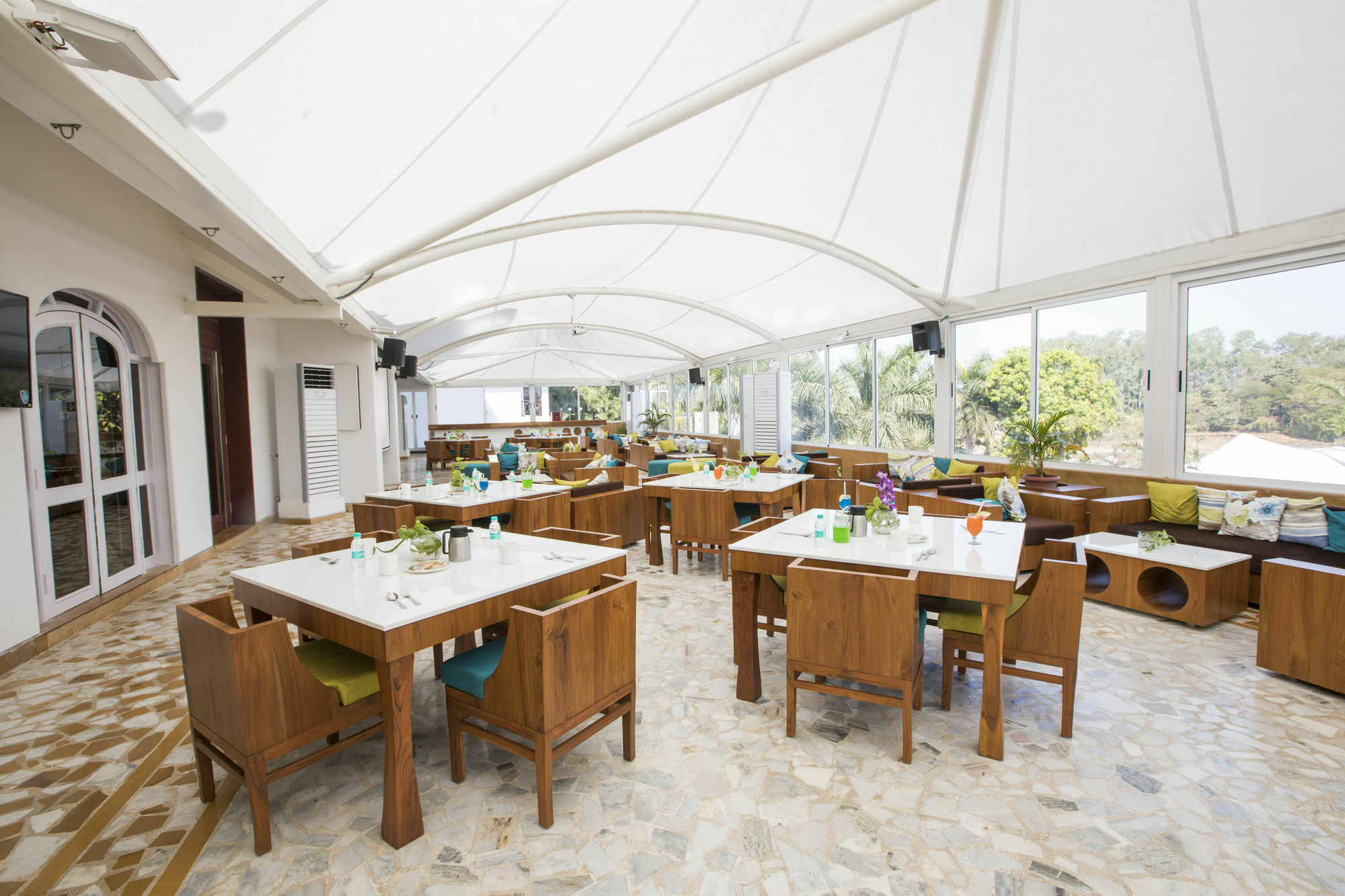 Khanvel Resort Силваса Екстериор снимка
