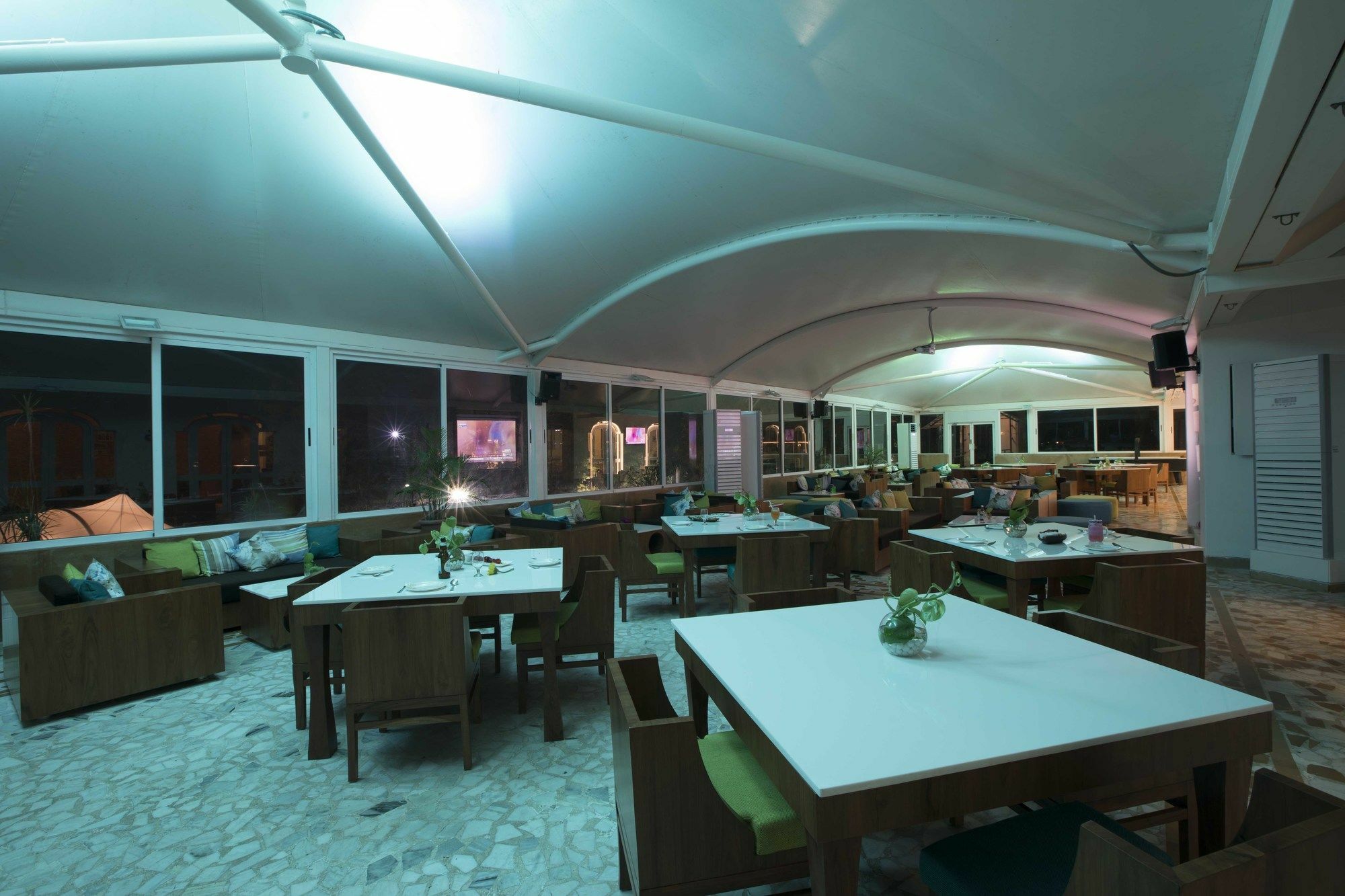 Khanvel Resort Силваса Екстериор снимка