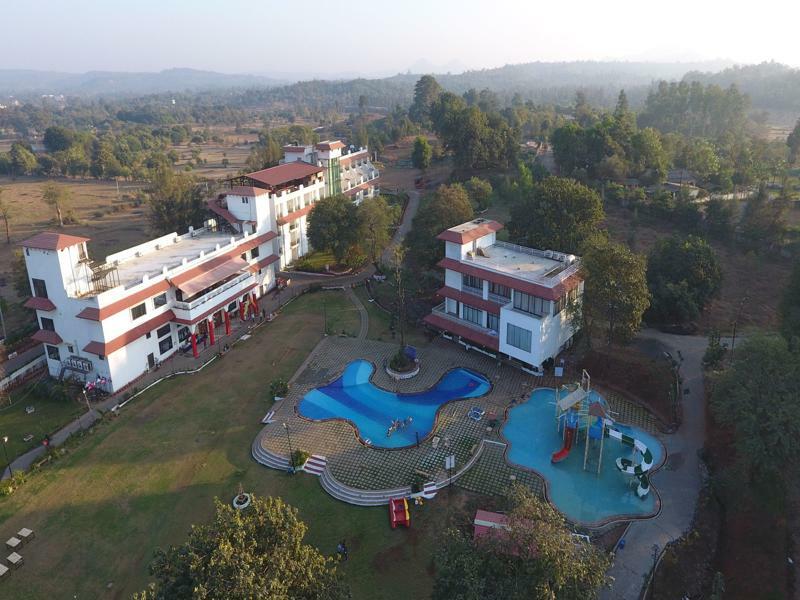 Khanvel Resort Силваса Екстериор снимка