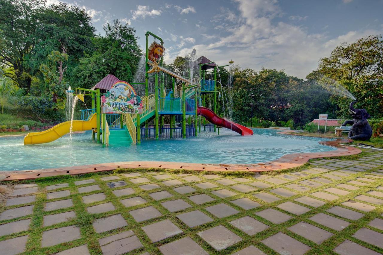 Khanvel Resort Силваса Екстериор снимка