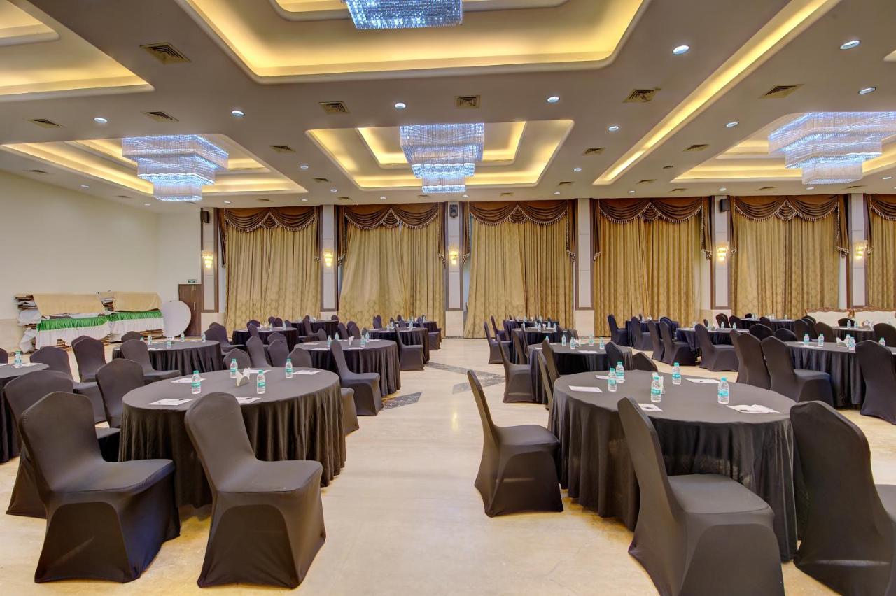 Khanvel Resort Силваса Екстериор снимка