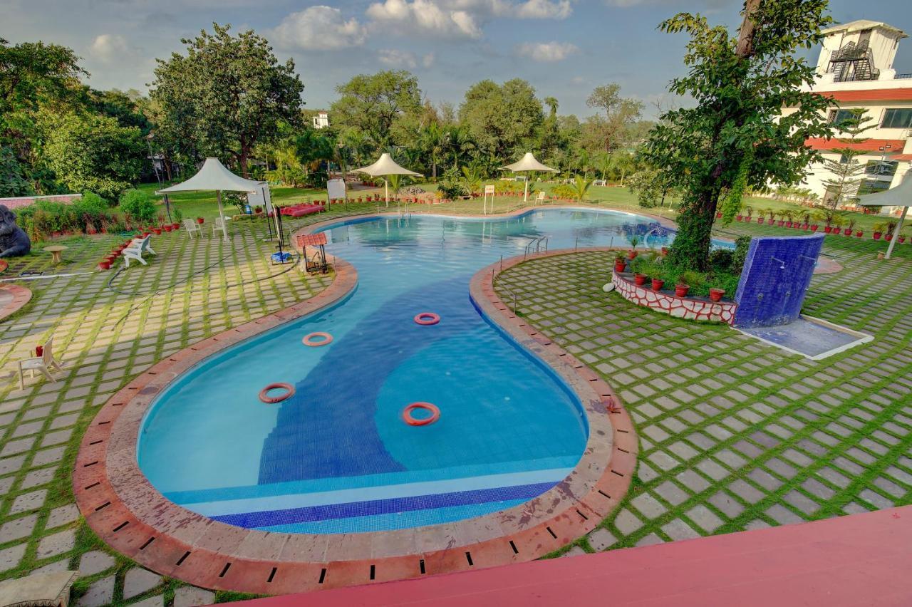 Khanvel Resort Силваса Екстериор снимка